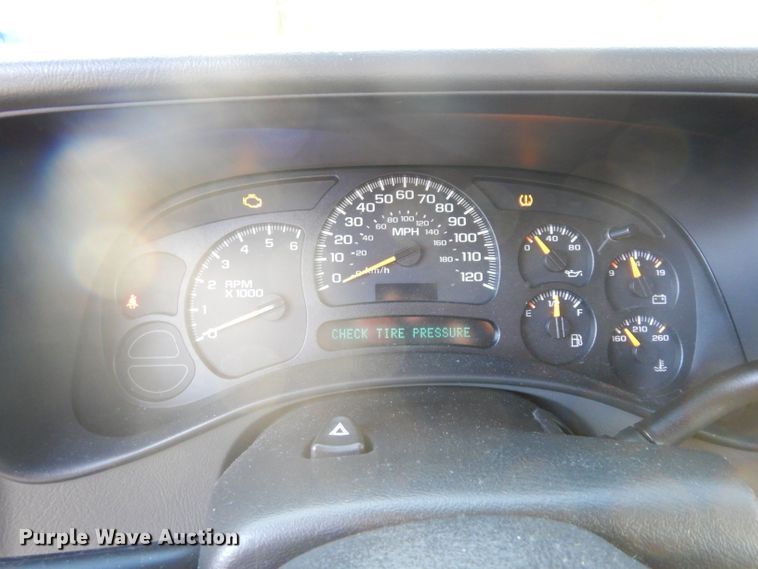 image for item GI9475 2005 Chevrolet Suburban 1500 SUV