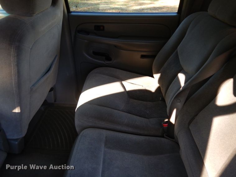 image for item GI9475 2005 Chevrolet Suburban 1500 SUV