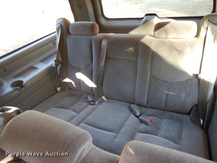 image for item GI9475 2005 Chevrolet Suburban 1500 SUV