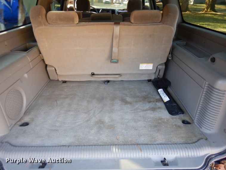 image for item GI9475 2005 Chevrolet Suburban 1500 SUV