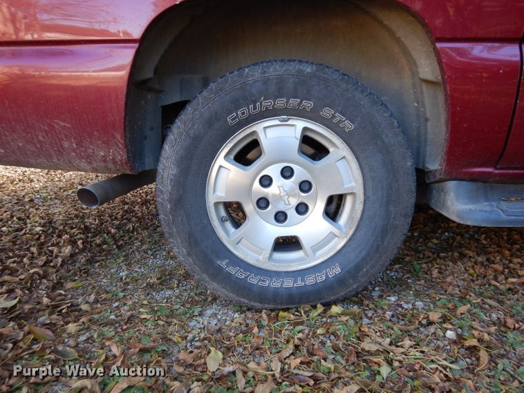 image for item GI9475 2005 Chevrolet Suburban 1500 SUV