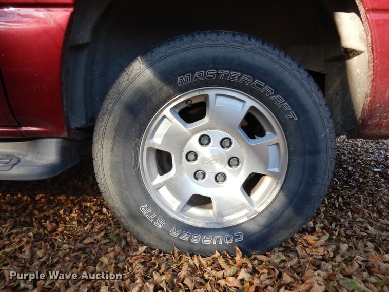 image for item GI9475 2005 Chevrolet Suburban 1500 SUV