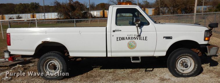 image for item GJ9019 1997 Ford F350 pickup truck