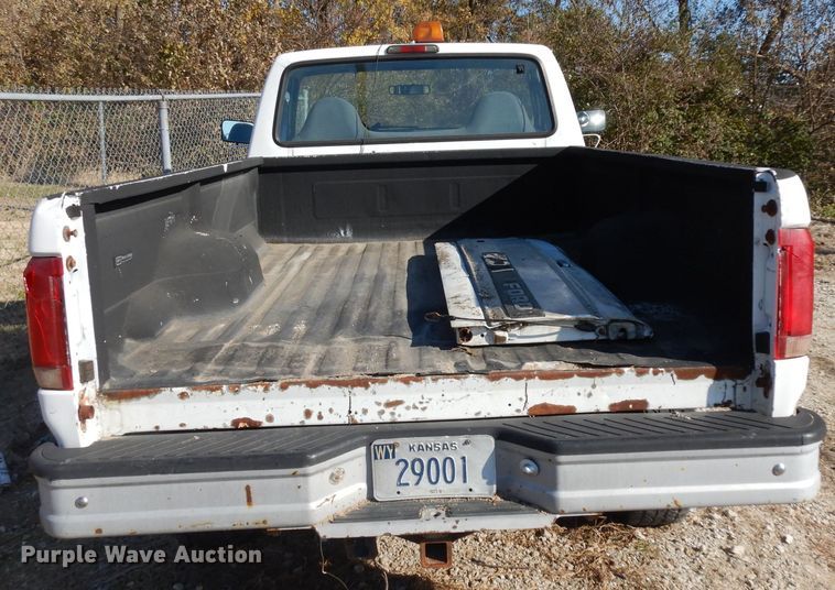 image for item GJ9019 1997 Ford F350 pickup truck
