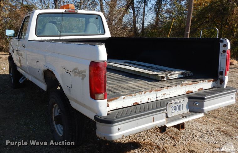 image for item GJ9019 1997 Ford F350 pickup truck