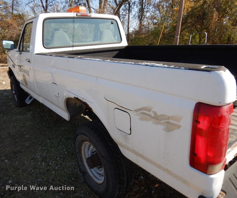 image for item GJ9019 1997 Ford F350 pickup truck