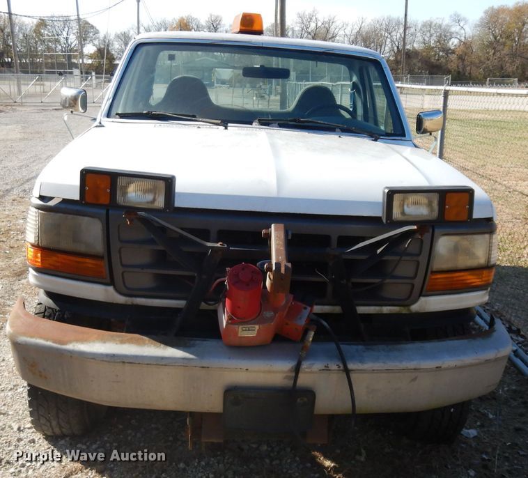 image for item GJ9019 1997 Ford F350 pickup truck