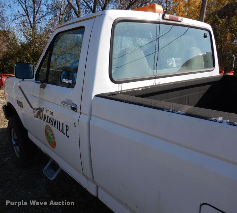 image for item GJ9019 1997 Ford F350 pickup truck