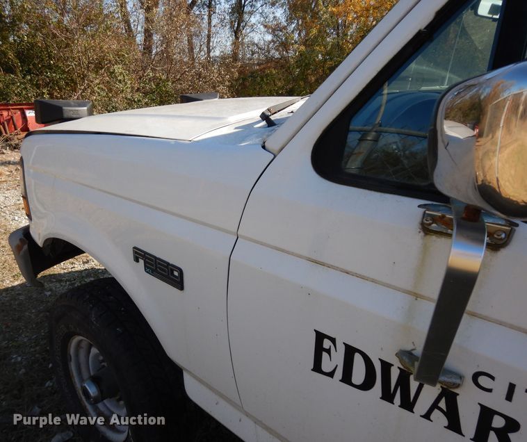 image for item GJ9019 1997 Ford F350 pickup truck