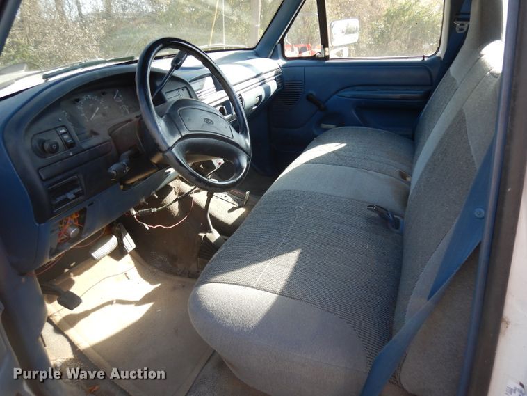 image for item GJ9019 1997 Ford F350 pickup truck