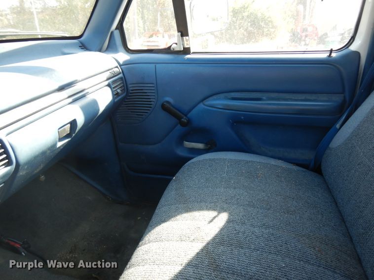 image for item GJ9019 1997 Ford F350 pickup truck