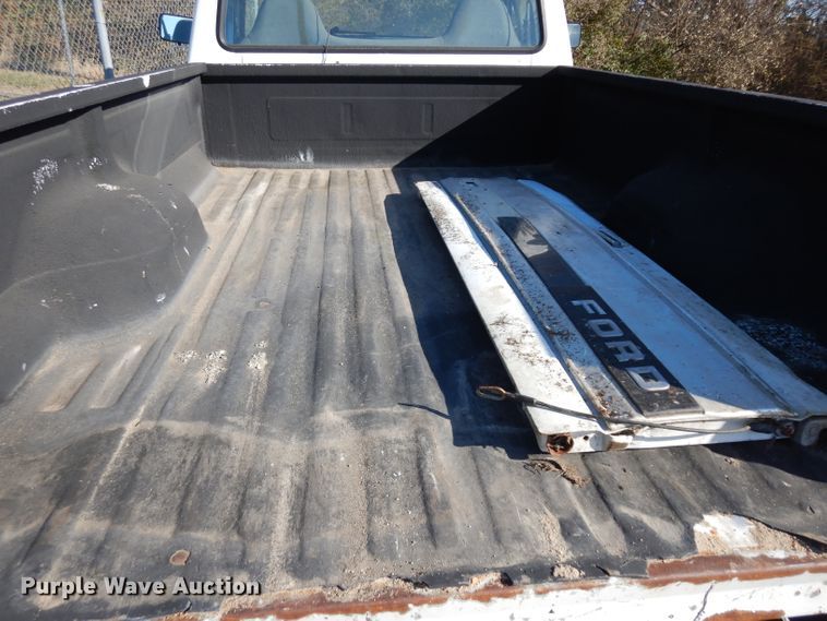 image for item GJ9019 1997 Ford F350 pickup truck