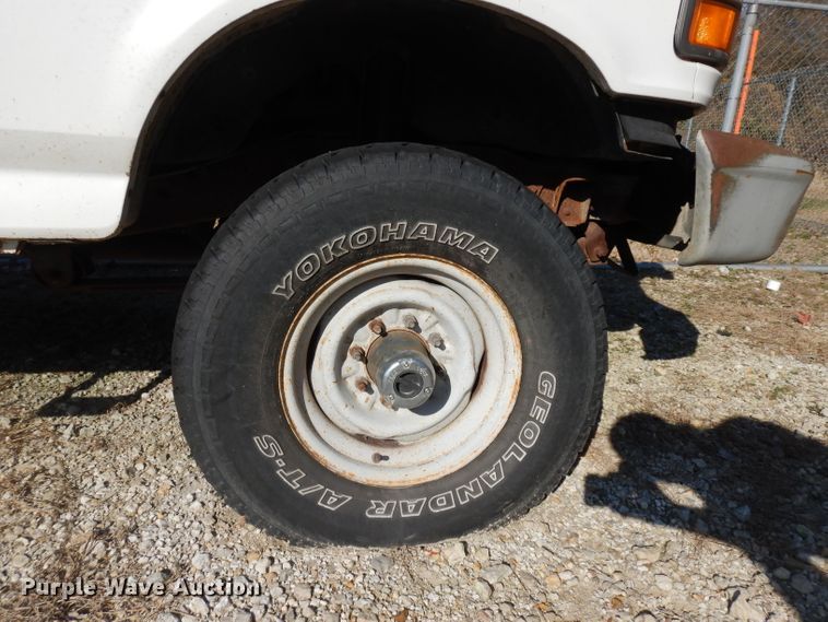 image for item GJ9019 1997 Ford F350 pickup truck