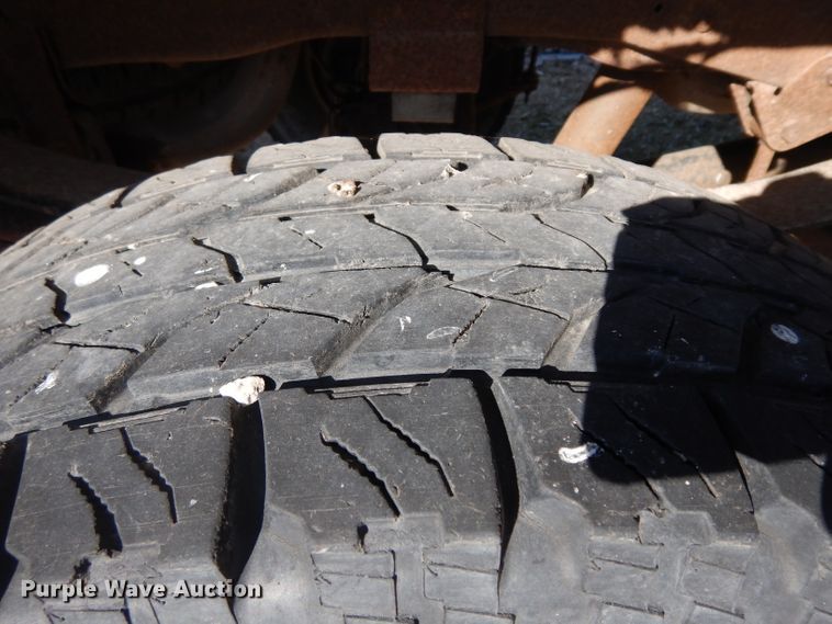 image for item GJ9019 1997 Ford F350 pickup truck