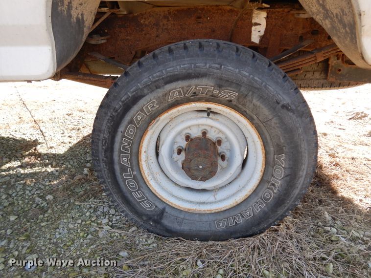 image for item GJ9019 1997 Ford F350 pickup truck