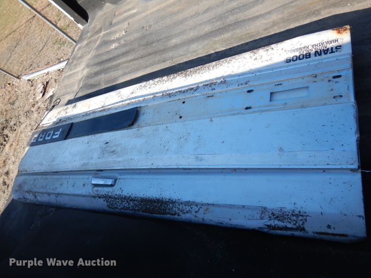 image for item GJ9019 1997 Ford F350 pickup truck