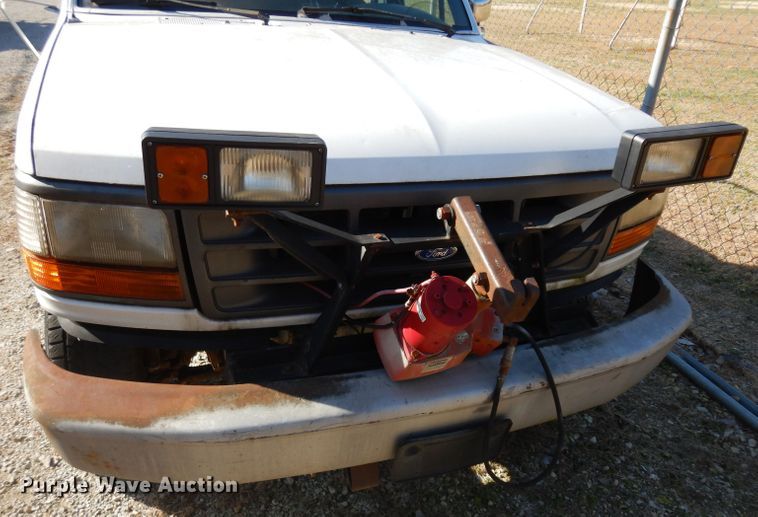 image for item GJ9019 1997 Ford F350 pickup truck