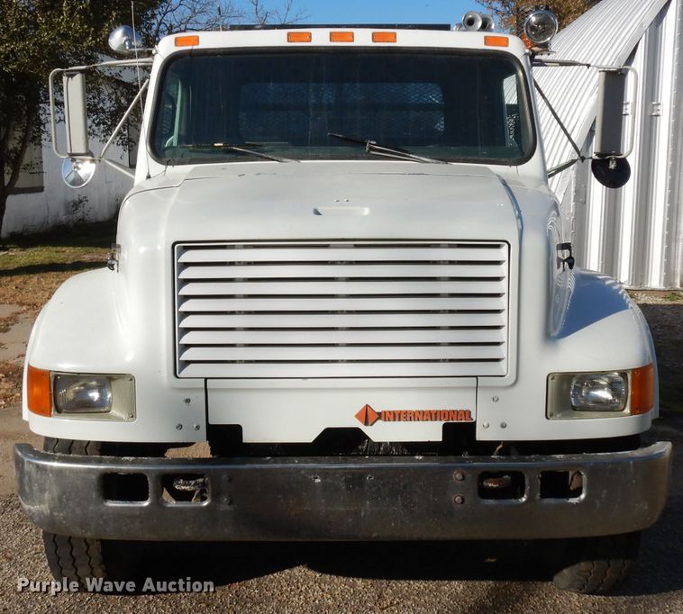 image for item GJ9022 1991 International 4700 flatbed truck