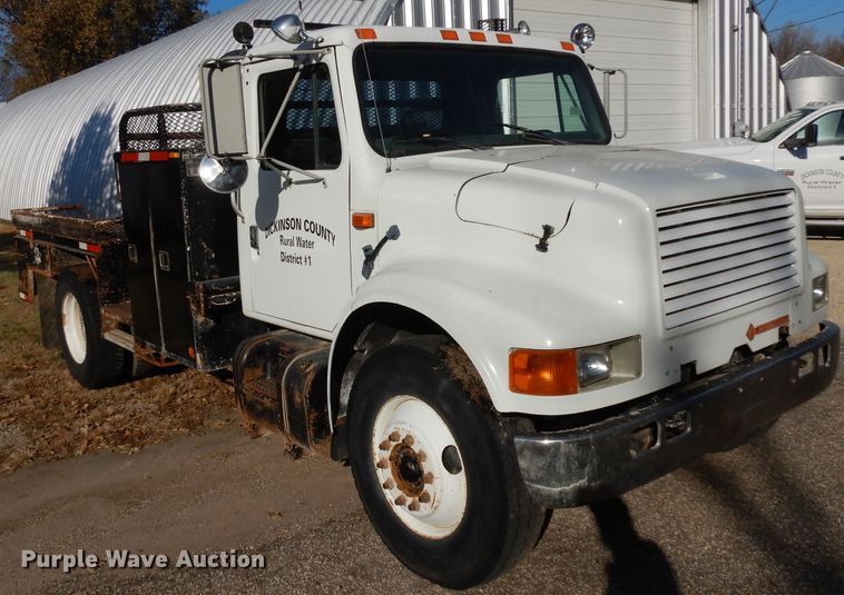 image for item GJ9022 1991 International 4700 flatbed truck