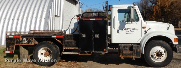 image for item GJ9022 1991 International 4700 flatbed truck