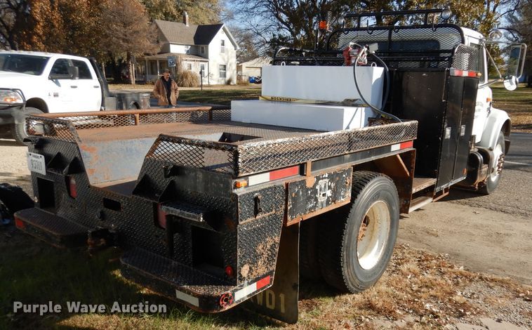 image for item GJ9022 1991 International 4700 flatbed truck