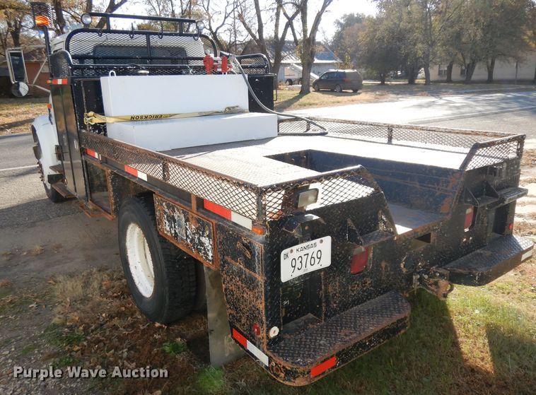 image for item GJ9022 1991 International 4700 flatbed truck