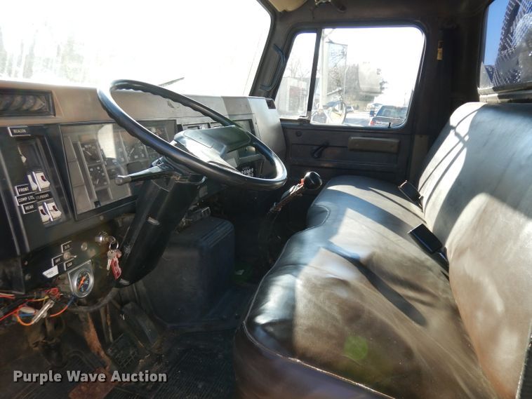 image for item GJ9022 1991 International 4700 flatbed truck