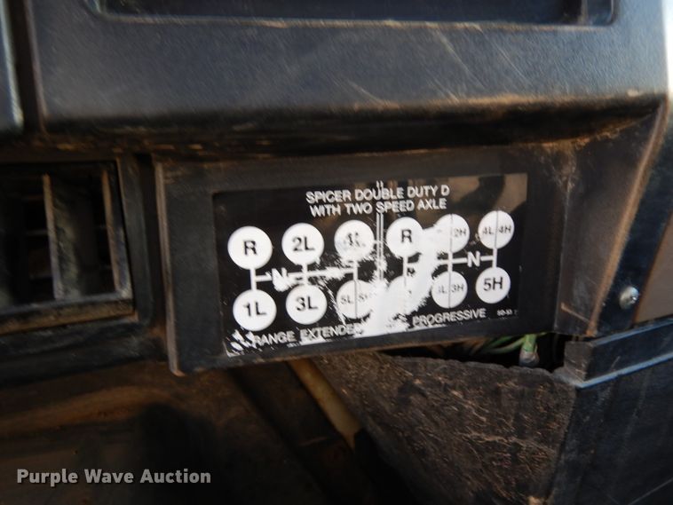 image for item GJ9022 1991 International 4700 flatbed truck