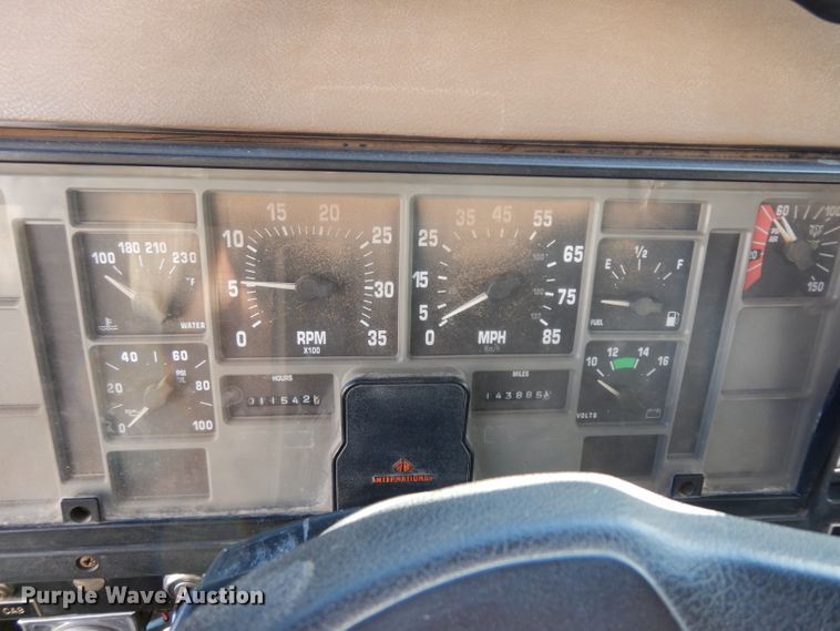 image for item GJ9022 1991 International 4700 flatbed truck