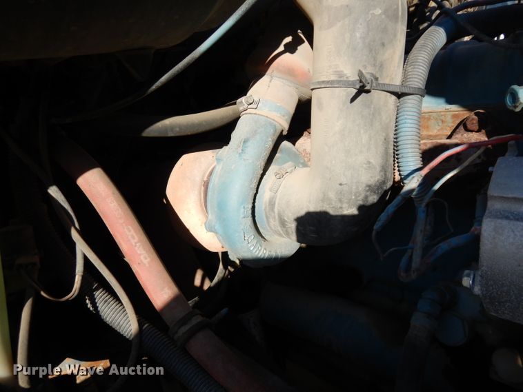 image for item GJ9022 1991 International 4700 flatbed truck