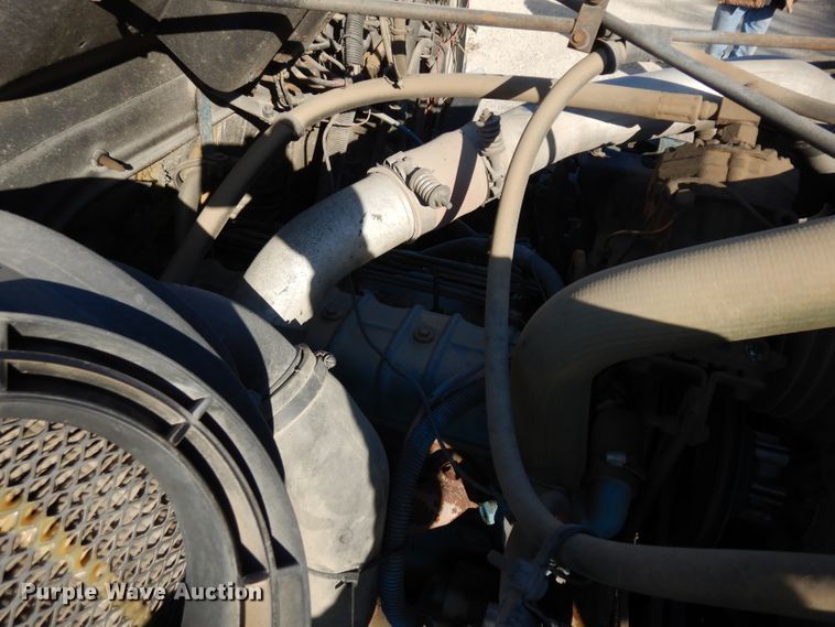 image for item GJ9022 1991 International 4700 flatbed truck