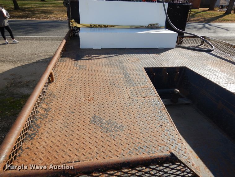 image for item GJ9022 1991 International 4700 flatbed truck