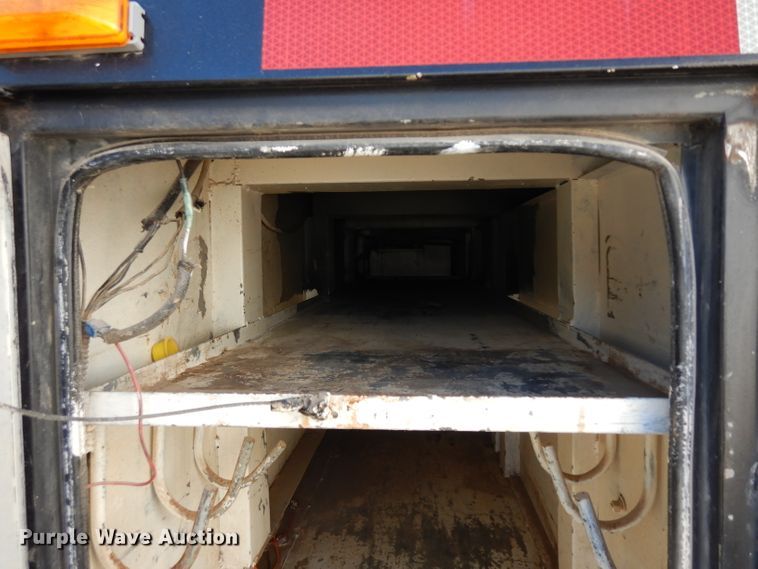 image for item GJ9022 1991 International 4700 flatbed truck