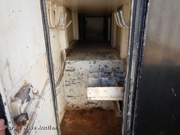 image for item GJ9022 1991 International 4700 flatbed truck