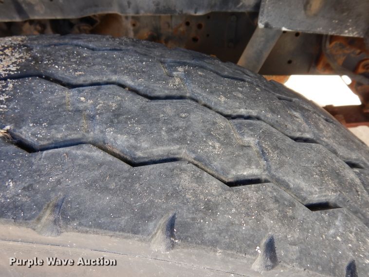 image for item GJ9022 1991 International 4700 flatbed truck