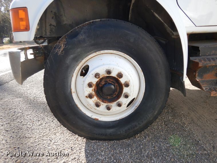 image for item GJ9022 1991 International 4700 flatbed truck