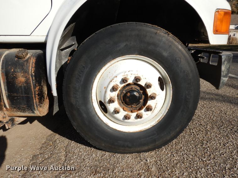 image for item GJ9022 1991 International 4700 flatbed truck