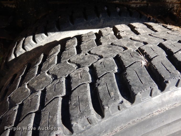 image for item GJ9022 1991 International 4700 flatbed truck