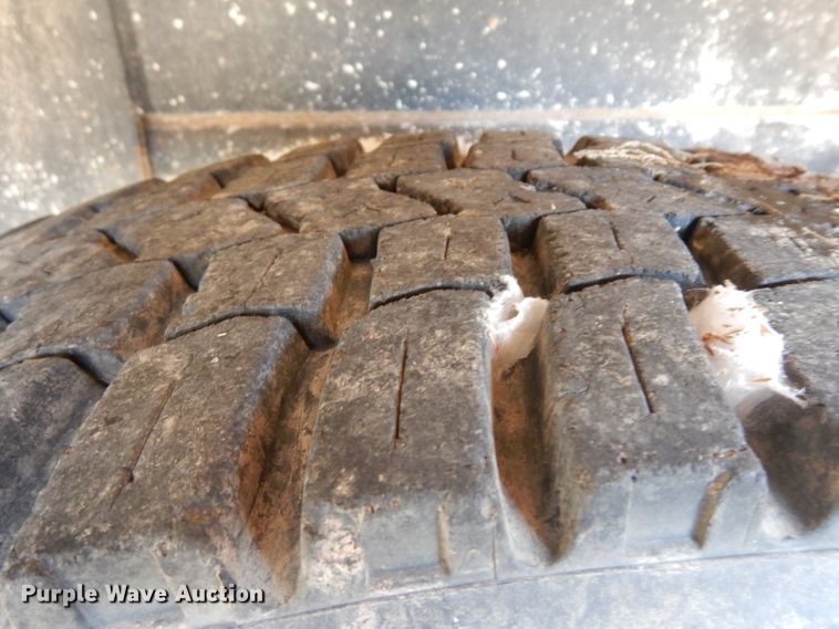 image for item GJ9022 1991 International 4700 flatbed truck