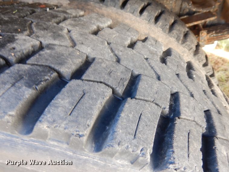 image for item GJ9022 1991 International 4700 flatbed truck