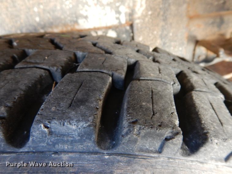 image for item GJ9022 1991 International 4700 flatbed truck