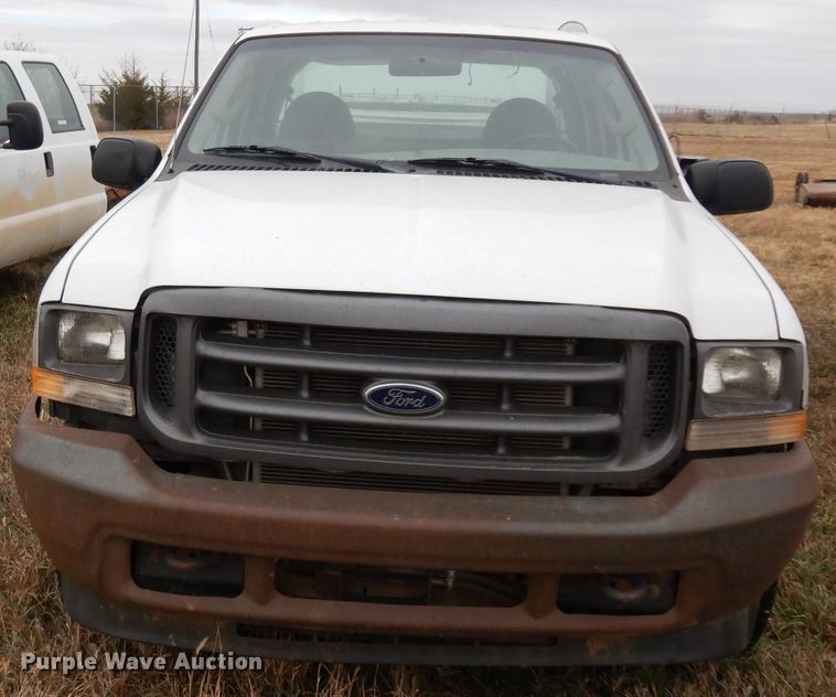 image for item GJ9034 2004 Ford F350 Super Duty Crew Cab utility bed pickup truck