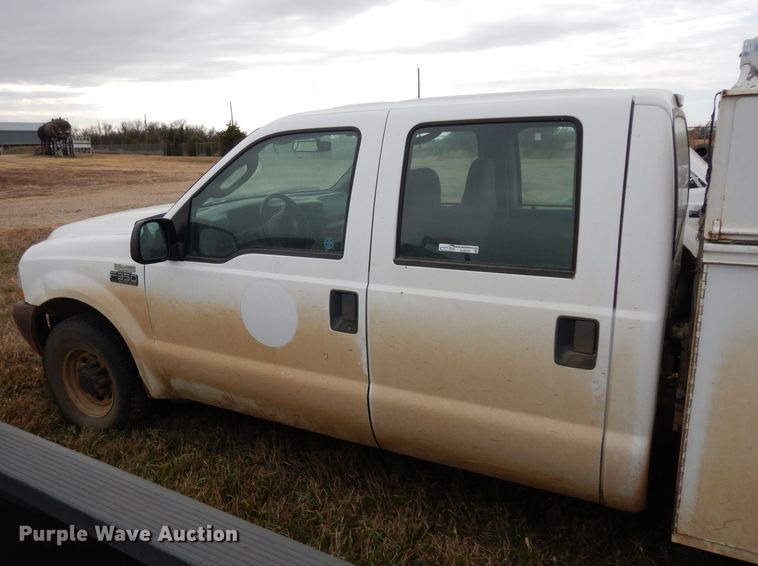 image for item GJ9034 2004 Ford F350 Super Duty Crew Cab utility bed pickup truck