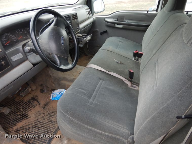 image for item GJ9034 2004 Ford F350 Super Duty Crew Cab utility bed pickup truck