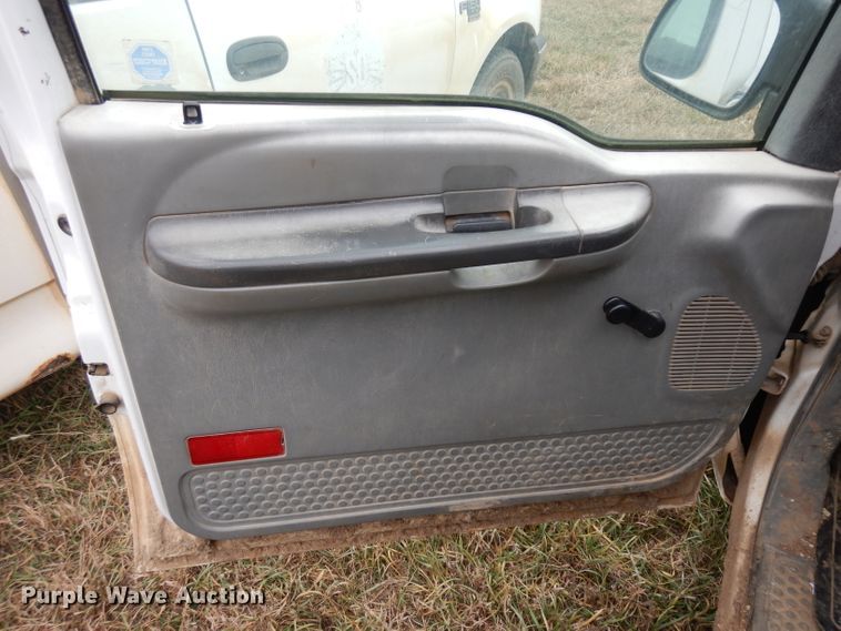 image for item GJ9034 2004 Ford F350 Super Duty Crew Cab utility bed pickup truck