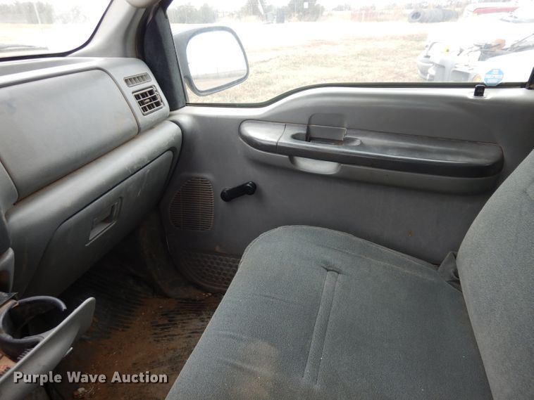 image for item GJ9034 2004 Ford F350 Super Duty Crew Cab utility bed pickup truck