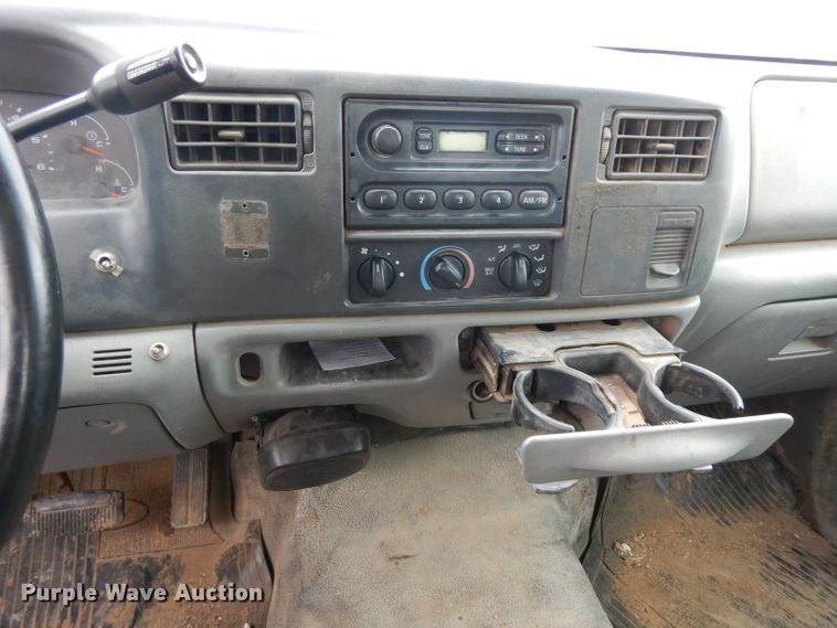 image for item GJ9034 2004 Ford F350 Super Duty Crew Cab utility bed pickup truck