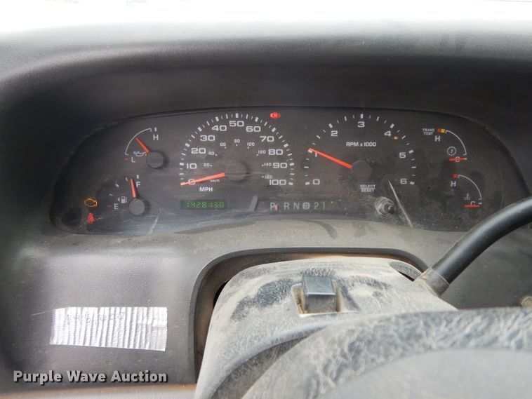 image for item GJ9034 2004 Ford F350 Super Duty Crew Cab utility bed pickup truck