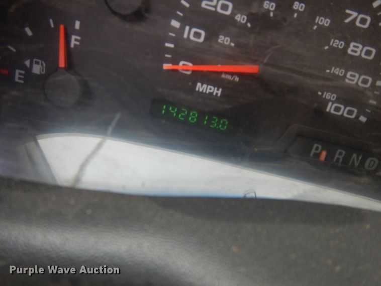 image for item GJ9034 2004 Ford F350 Super Duty Crew Cab utility bed pickup truck