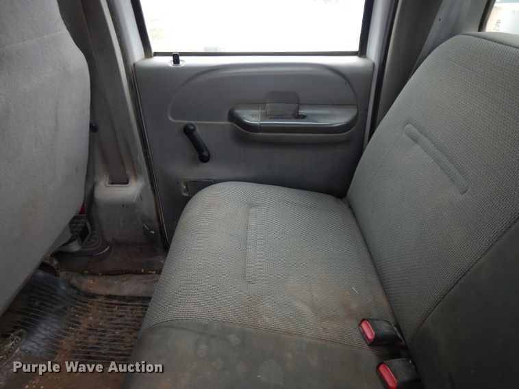 image for item GJ9034 2004 Ford F350 Super Duty Crew Cab utility bed pickup truck